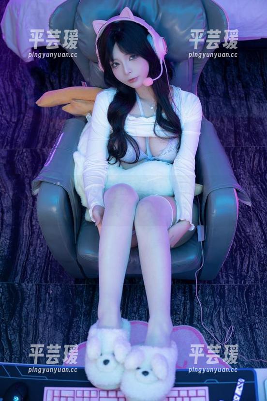 玉汇 kokuhui破圈之作：夜班族美图，竟然隐藏了的不止是工作